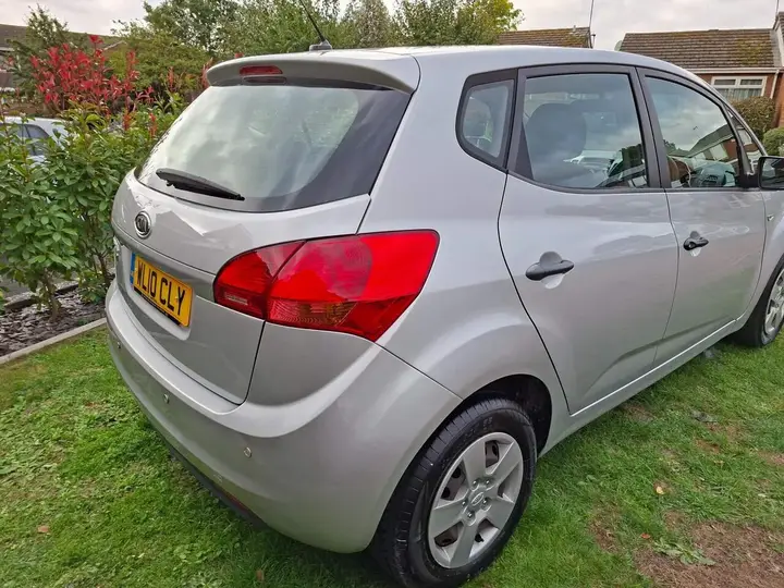 Kia Venga 2010 photo 5