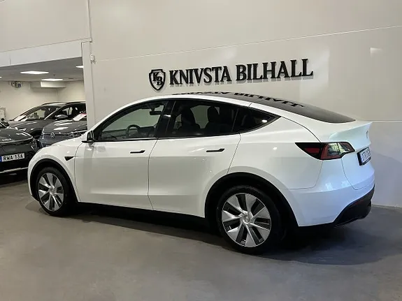 Tesla Model Y 2023 photo 2