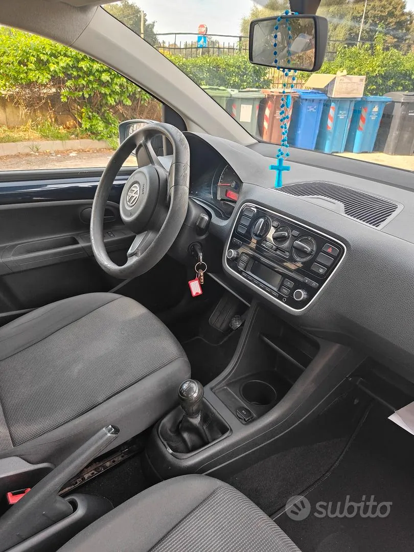 Volkswagen Up 2014 photo 5