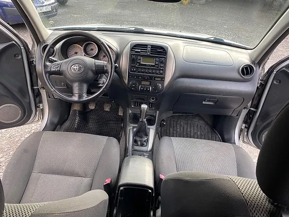 Toyota Rav4 2004 photo 2