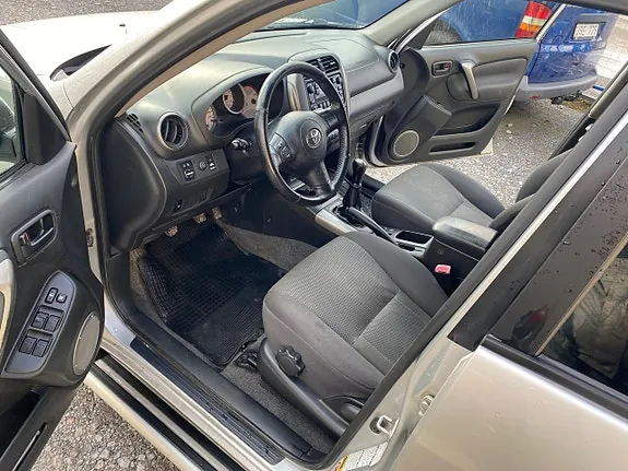 Toyota Rav4 2004 photo 4