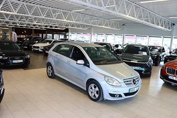 Mercedes-Benz B 180 2010 photo 3