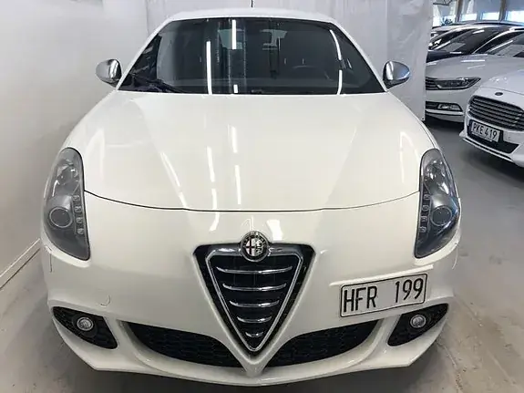 Alfa Romeo Giulietta 2012 photo 2