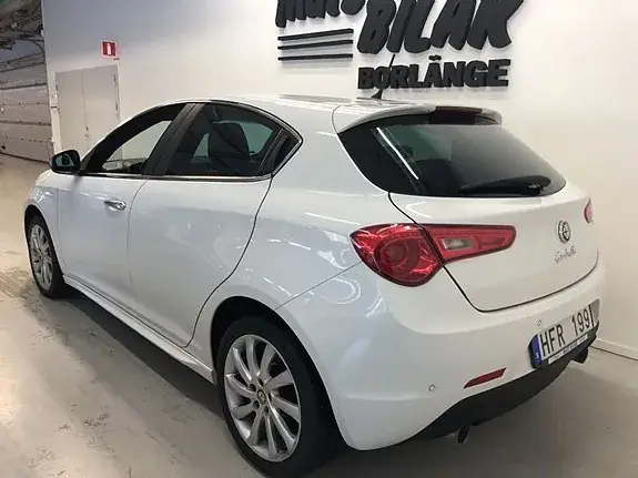 Alfa Romeo Giulietta 2012 photo 3