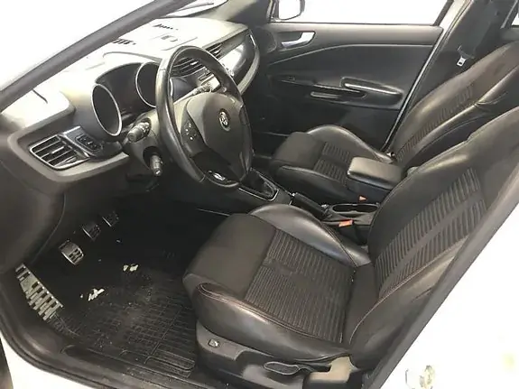 Alfa Romeo Giulietta 2012 photo 5