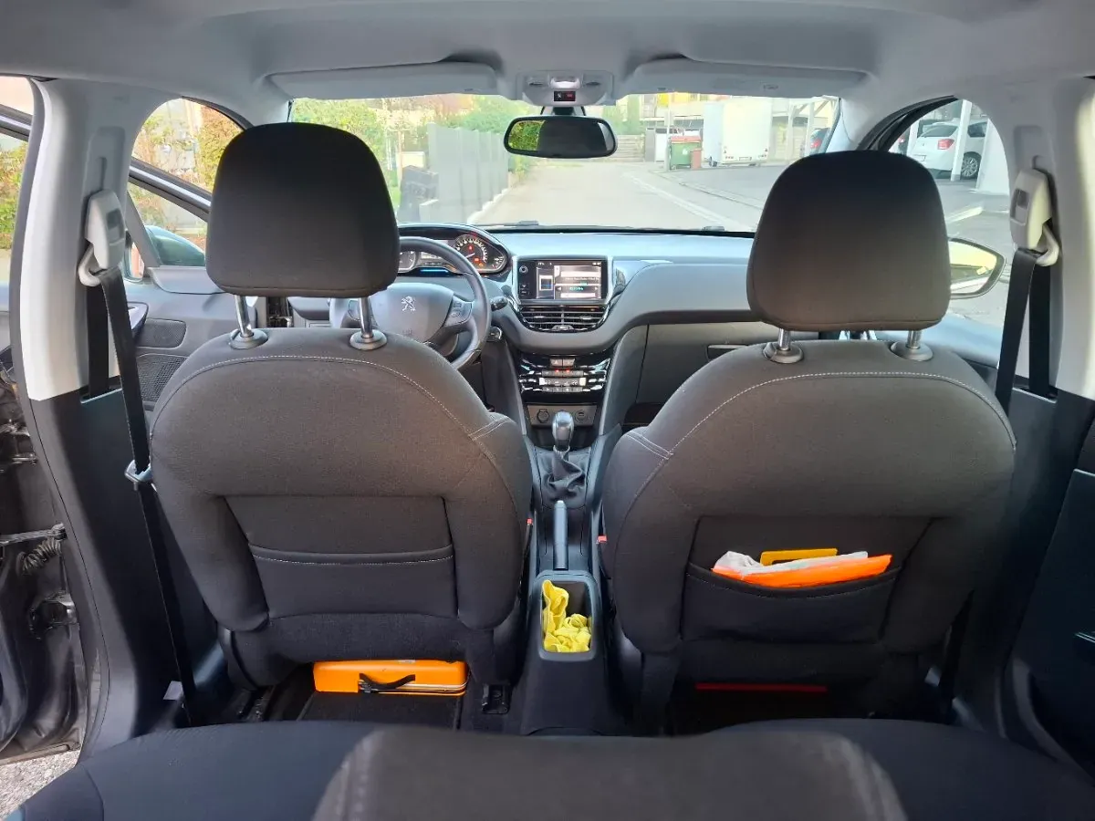 Peugeot 208 2012 photo 3