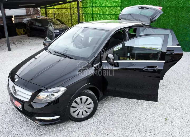 Mercedes-Benz B 200 2015 photo 2