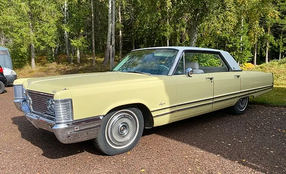 Chrysler Imperial 1968 photo 2