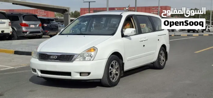 Kia Carnival 2015 photo 2