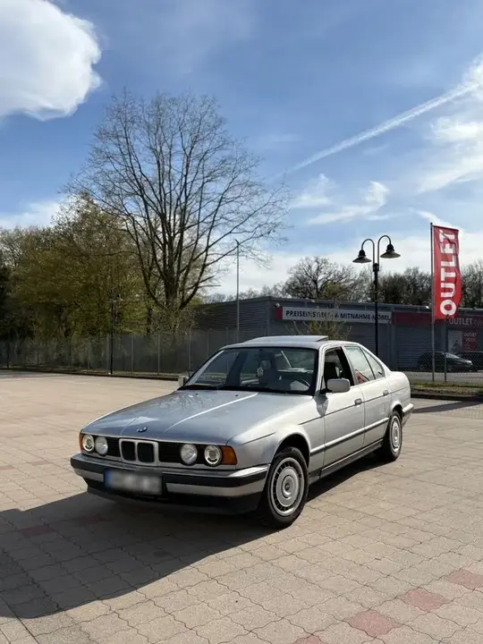 BMW 520I