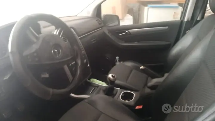 Mercedes-Benz B200 2011 photo 3
