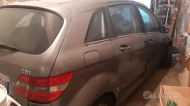 Mercedes-Benz B200 2011 photo 5