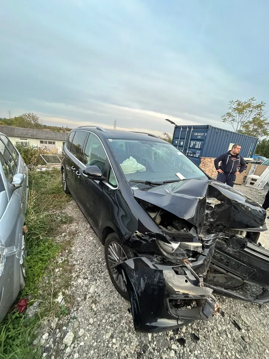 Volkswagen Sharan 2012 photo 2