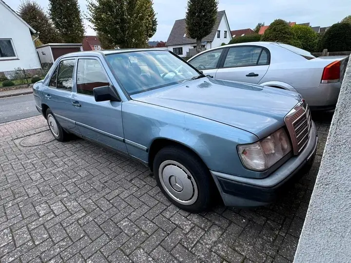Mercedes-Benz W124