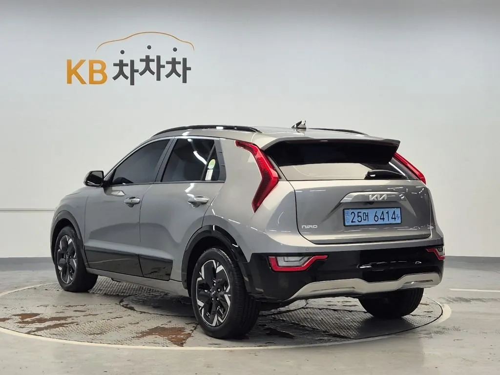 Kia Niro 2023 photo 2