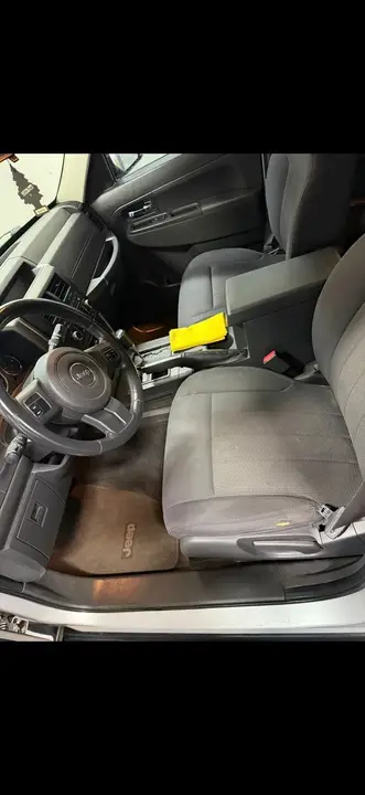 Jeep Liberty 2011 photo 4