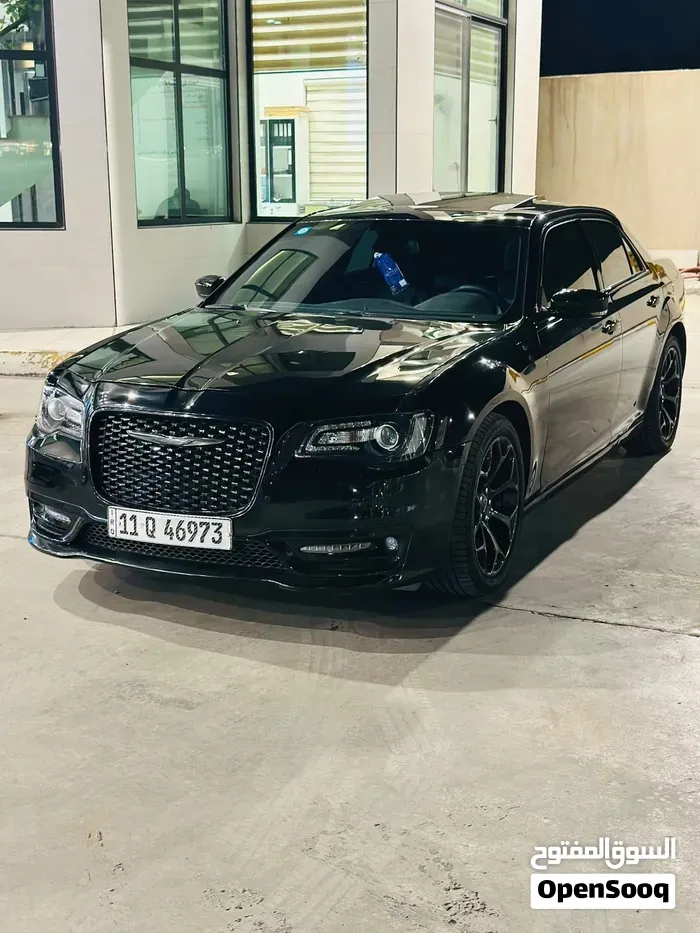 Chrysler 300 2022 photo 2
