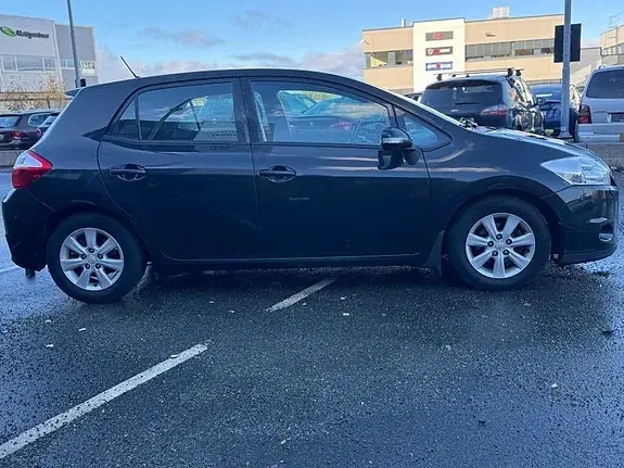 Toyota Auris 2012 photo 4