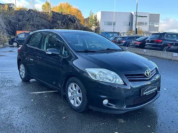 Toyota Auris 2012 photo 3