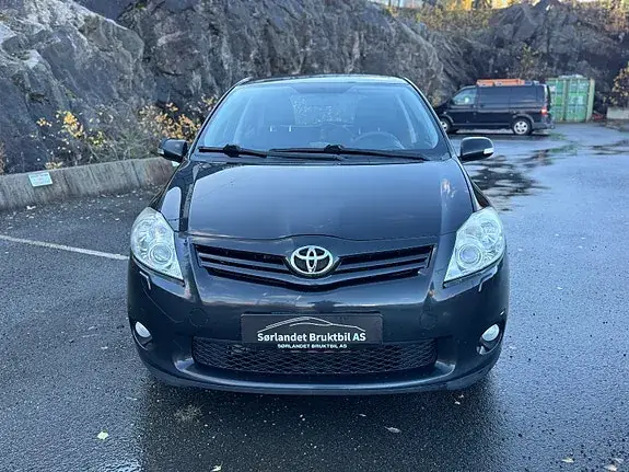 Toyota Auris 2012 photo 2