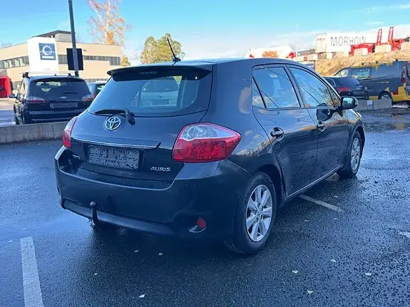 Toyota Auris 2012 photo 5