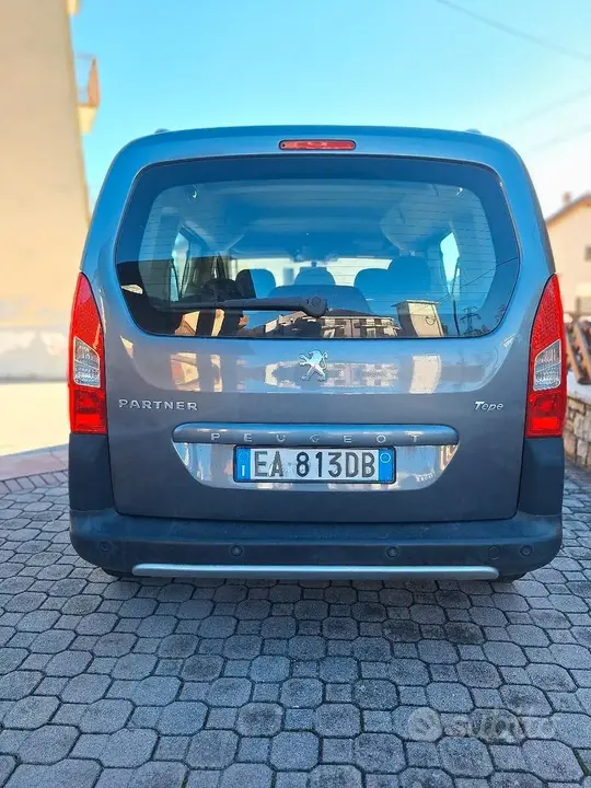 Peugeot Partner 2010 photo 2