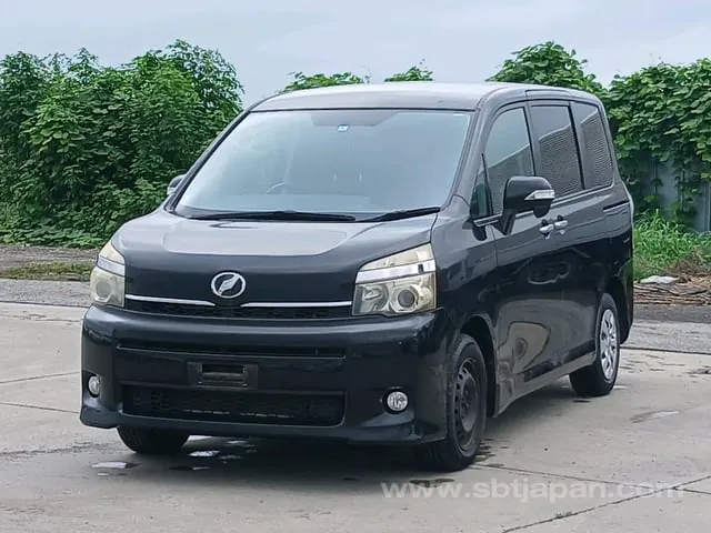Toyota Voxy 2010 photo 3