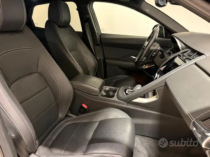 Jaguar E-Pace 2023 photo 3
