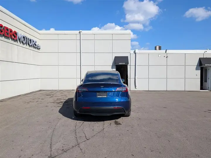 Tesla Model Y 2024 photo 4