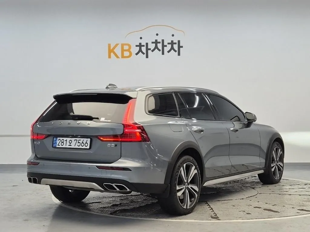 Volvo V60 2021 photo 3