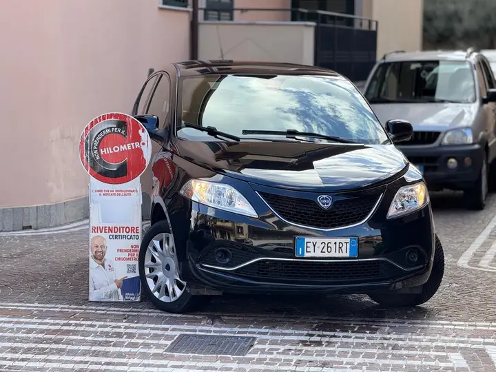 Lancia Ypsilon