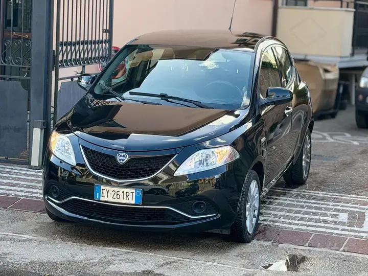 Lancia Ypsilon 2015 photo 4
