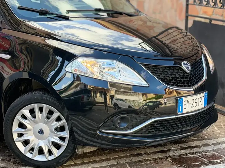 Lancia Ypsilon 2015 photo 2