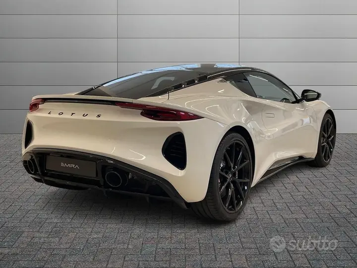 Lotus Emira photo 2