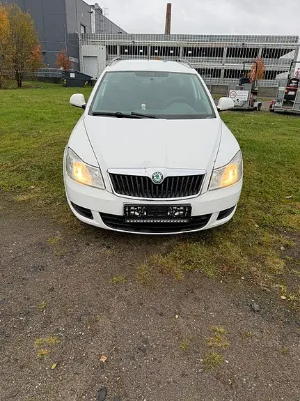 Skoda Octavia 2012 photo 2