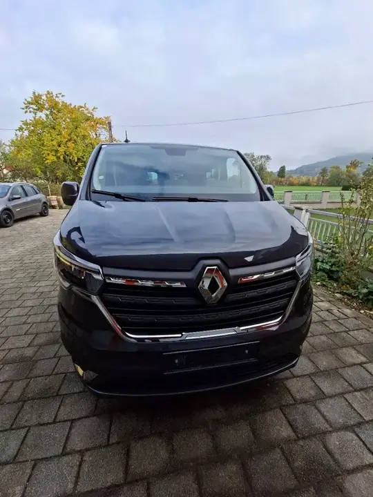 Renault Trafic 2022 photo 2