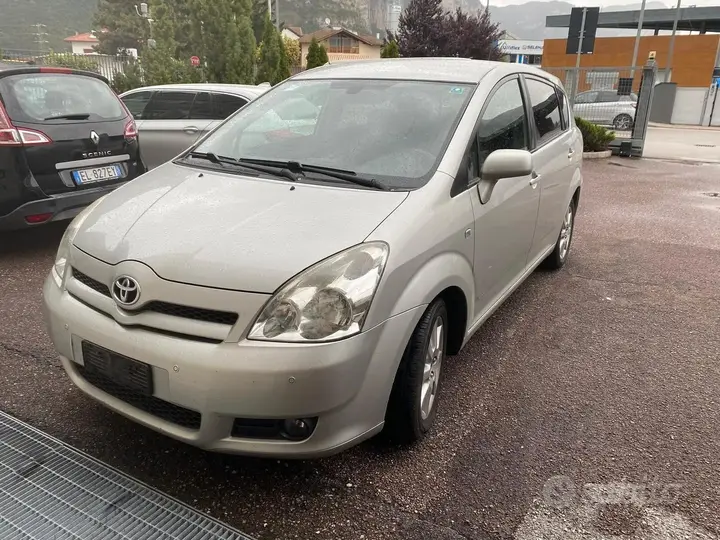 Toyota Corolla Verso 2006 photo 2