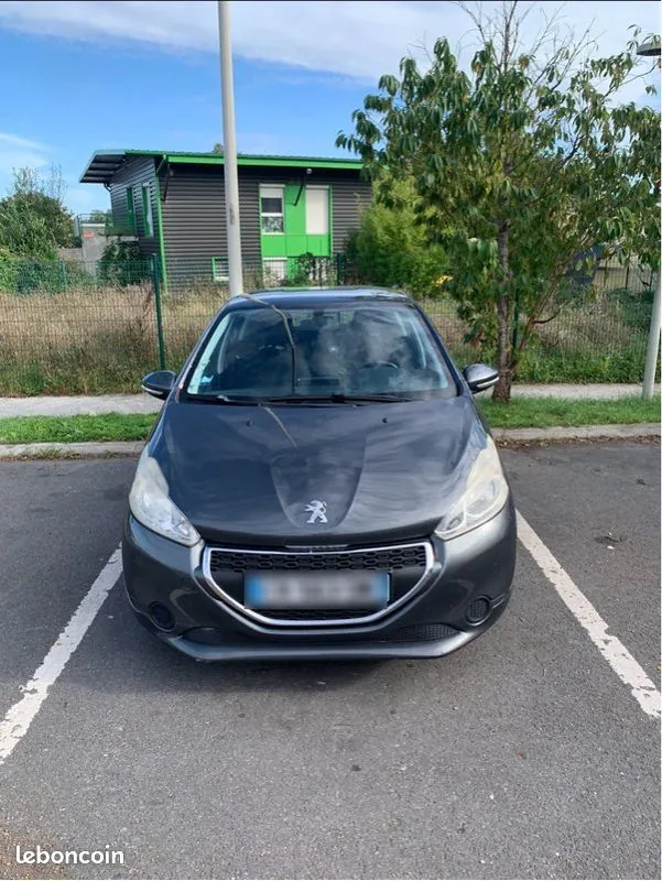 Peugeot 208 2012 photo 3