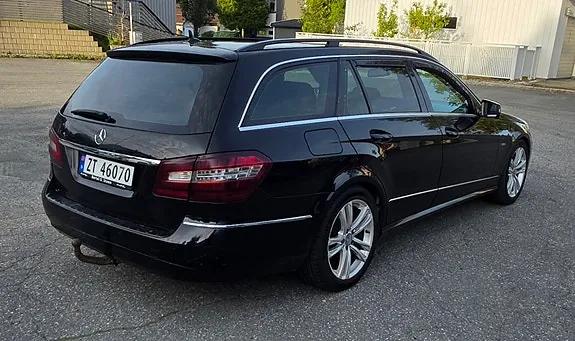 Mercedes-Benz E200 D 2010 photo 4