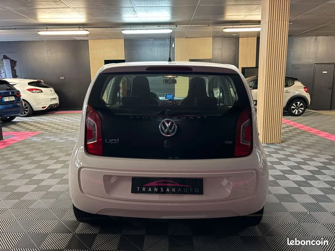 Volkswagen Up 2014 photo 4