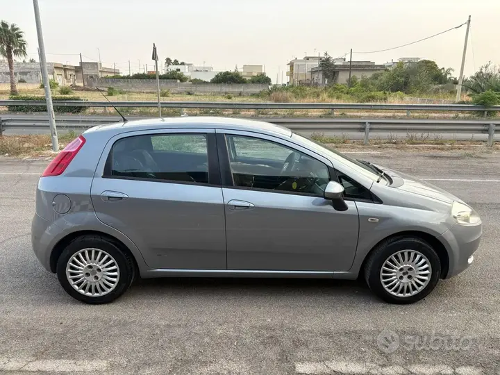 Fiat Grande Punto 2008 photo 4