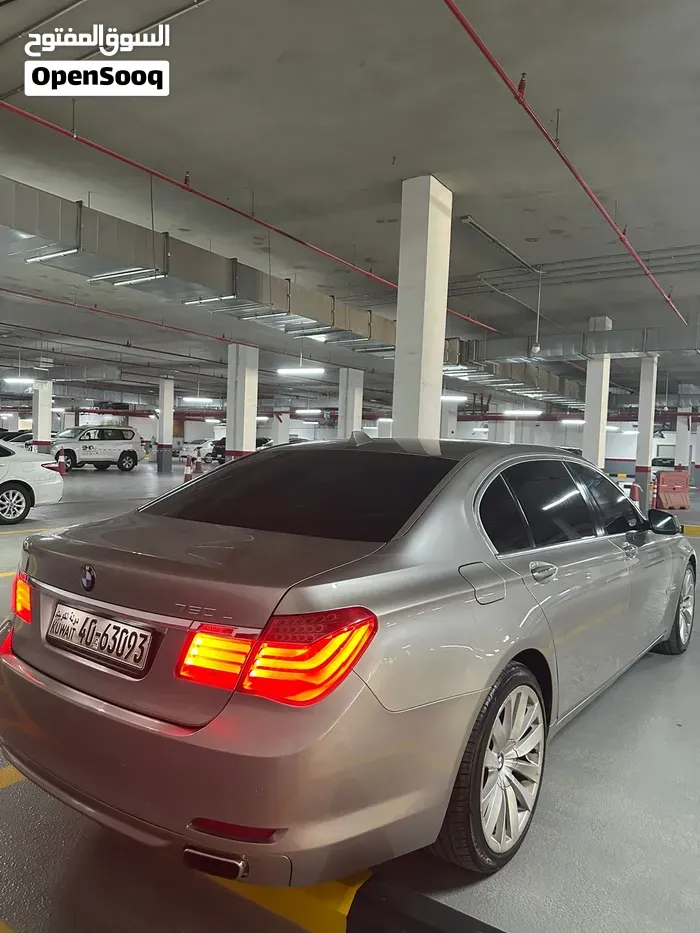 BMW 7 Series 2009 photo 2