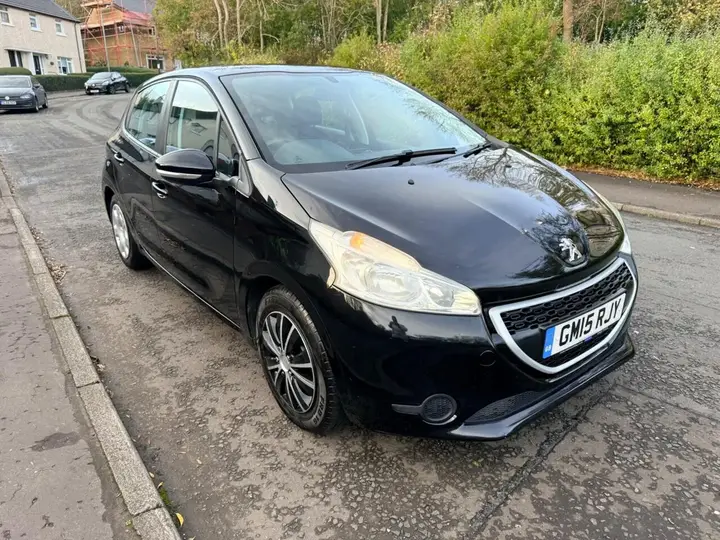 Peugeot 208 2015 photo 2