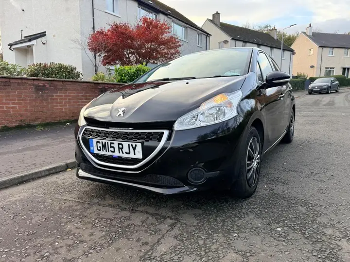 Peugeot 208 2015 photo 5