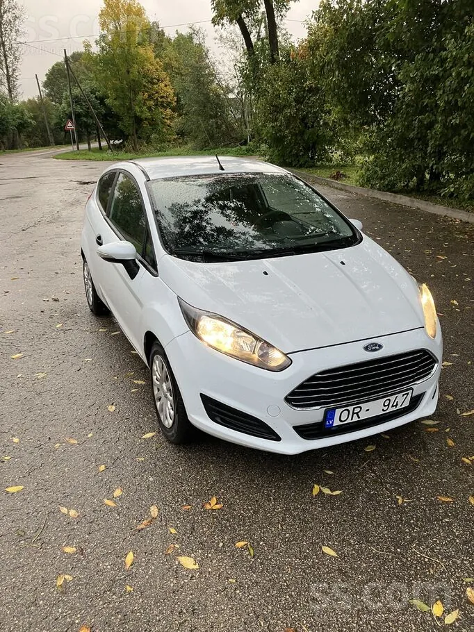 Ford Fiesta 2015 photo 2