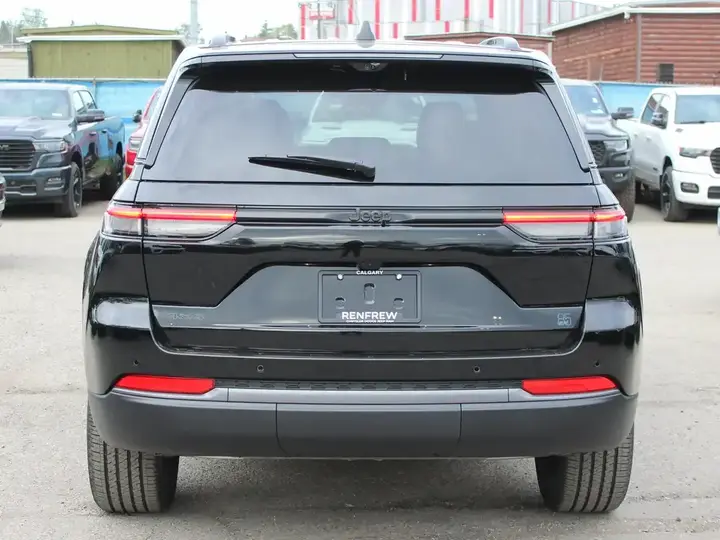Jeep Grand Cherokee 2026 photo 5