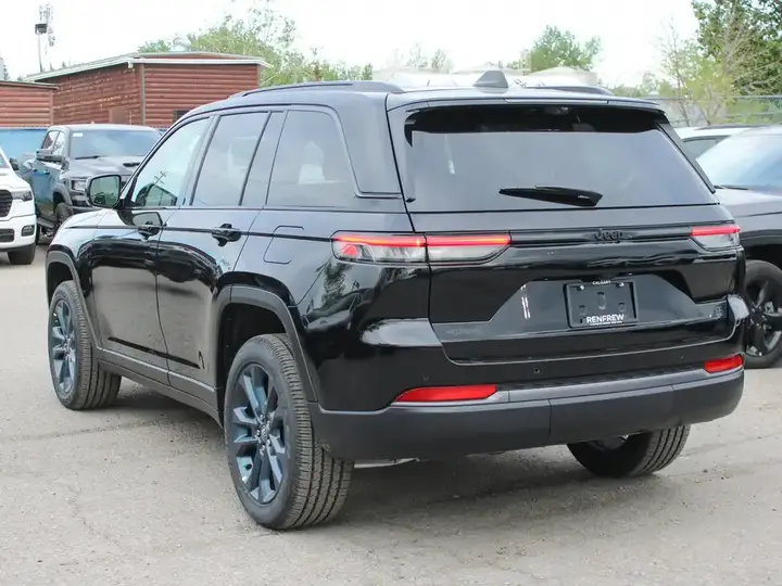 Jeep Grand Cherokee 2026 photo 4
