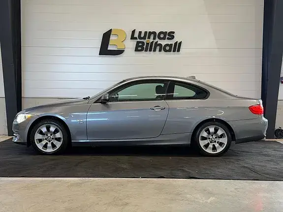 BMW 320 2010 photo 3