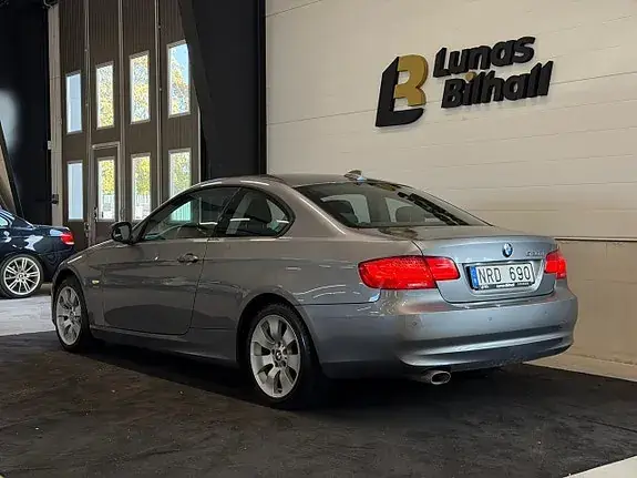 BMW 320 2010 photo 4