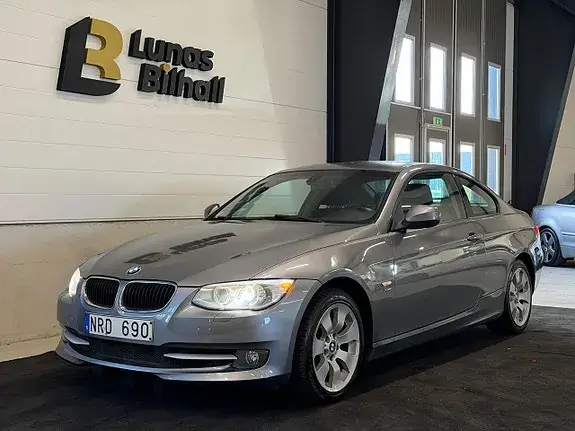 BMW 320 2010 photo 2